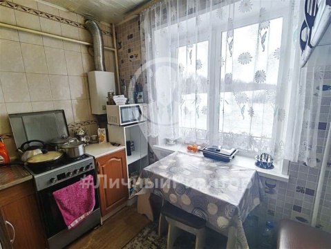 3-к квартира, 1/1 эт., 50м²