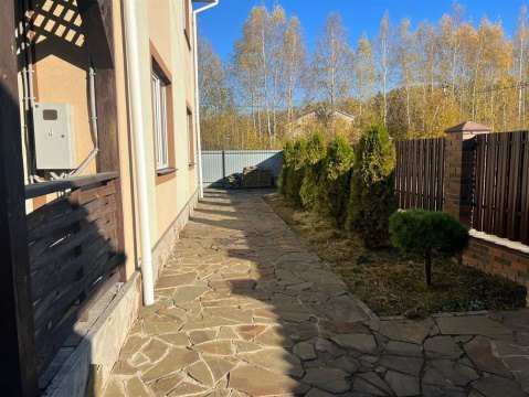 Дом 215м², участок 9,4 сот.