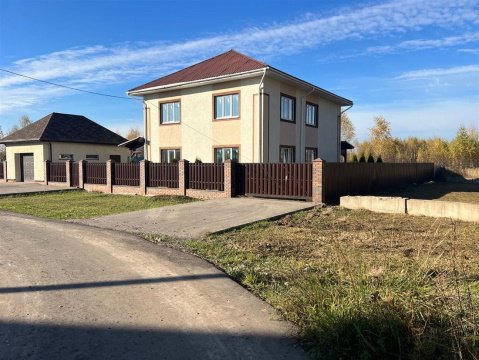 Дом 215м², участок 9,4 сот.