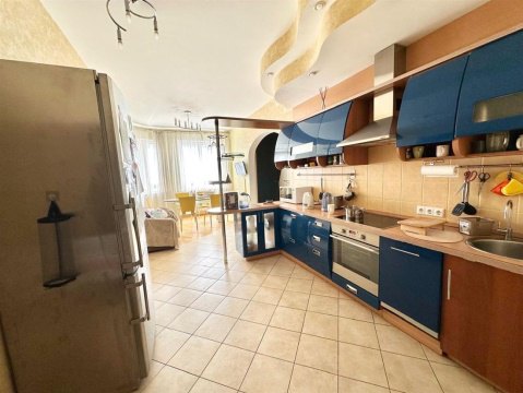 3-к квартира, 4/25 эт., 138м²