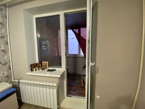 3-к квартира, 10/10 эт., 64м²