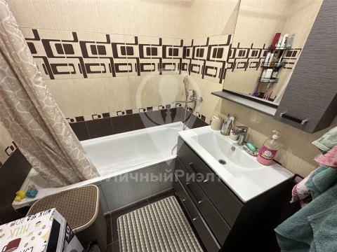 2-к квартира, 13/24 эт., 63м²
