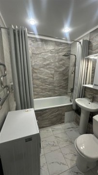 2-к квартира, 2/4 эт., 64м²