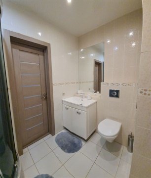 2-к квартира, 8/9 эт., 70м²