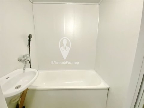 2-к квартира, 8/9 эт., 40м²