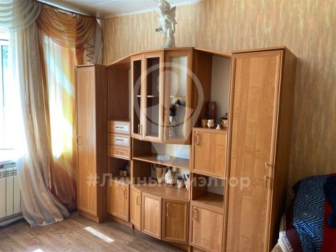 3-к квартира, 1/2 эт., 53м²