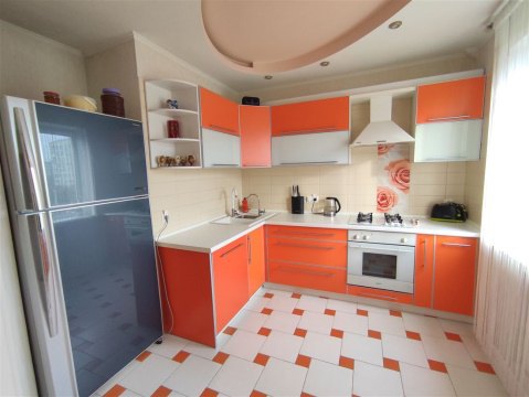 4-к квартира, 4/10 эт., 122м²