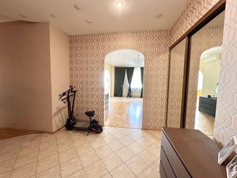 3-к квартира, 4/25 эт., 138м²