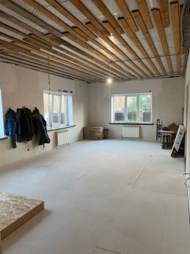 Дом 215м², участок 9,4 сот.