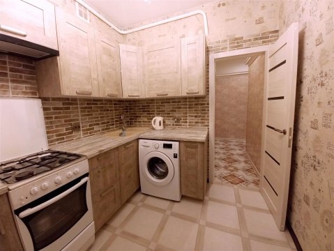 3-к квартира, 2/5 эт., 90м²
