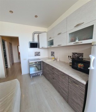 2-к квартира, 8/9 эт., 70м²