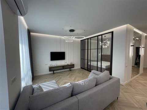 2-к квартира, 20/37 эт., 62м²