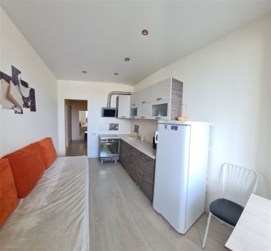 2-к квартира, 8/9 эт., 70м²