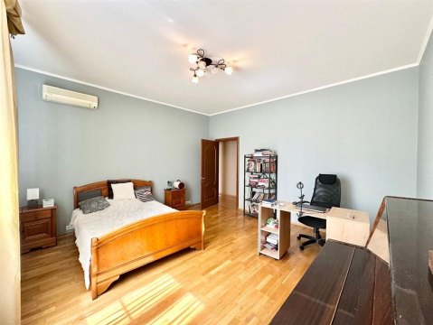 3-к квартира, 4/25 эт., 138м²