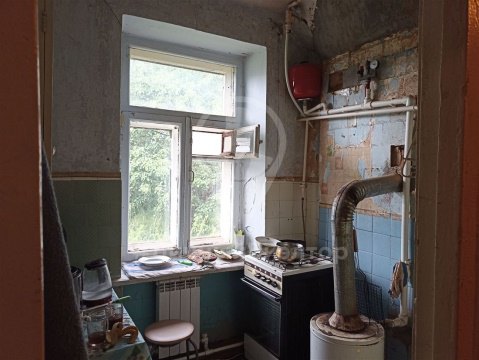 3-к квартира, 1/1 эт., 48м²