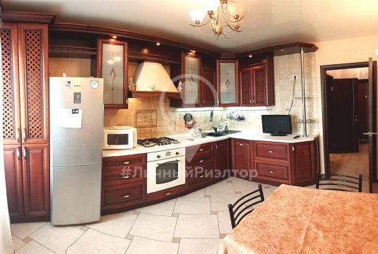 2-к квартира, 10/10 эт., 65м²