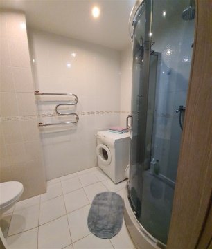 2-к квартира, 8/9 эт., 70м²