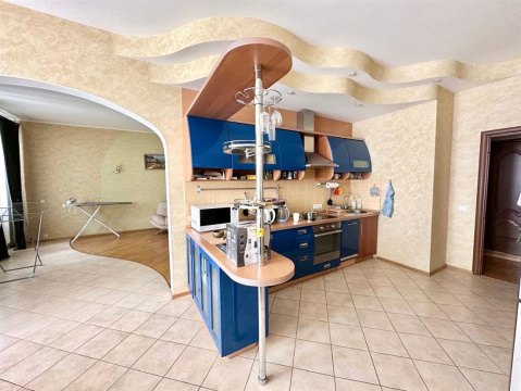 3-к квартира, 4/25 эт., 138м²